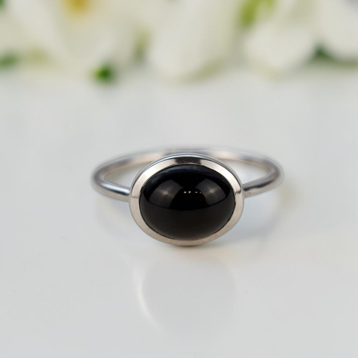 Bellisのブラックオニキスをあしらったオーバルカットのシルバー925リング